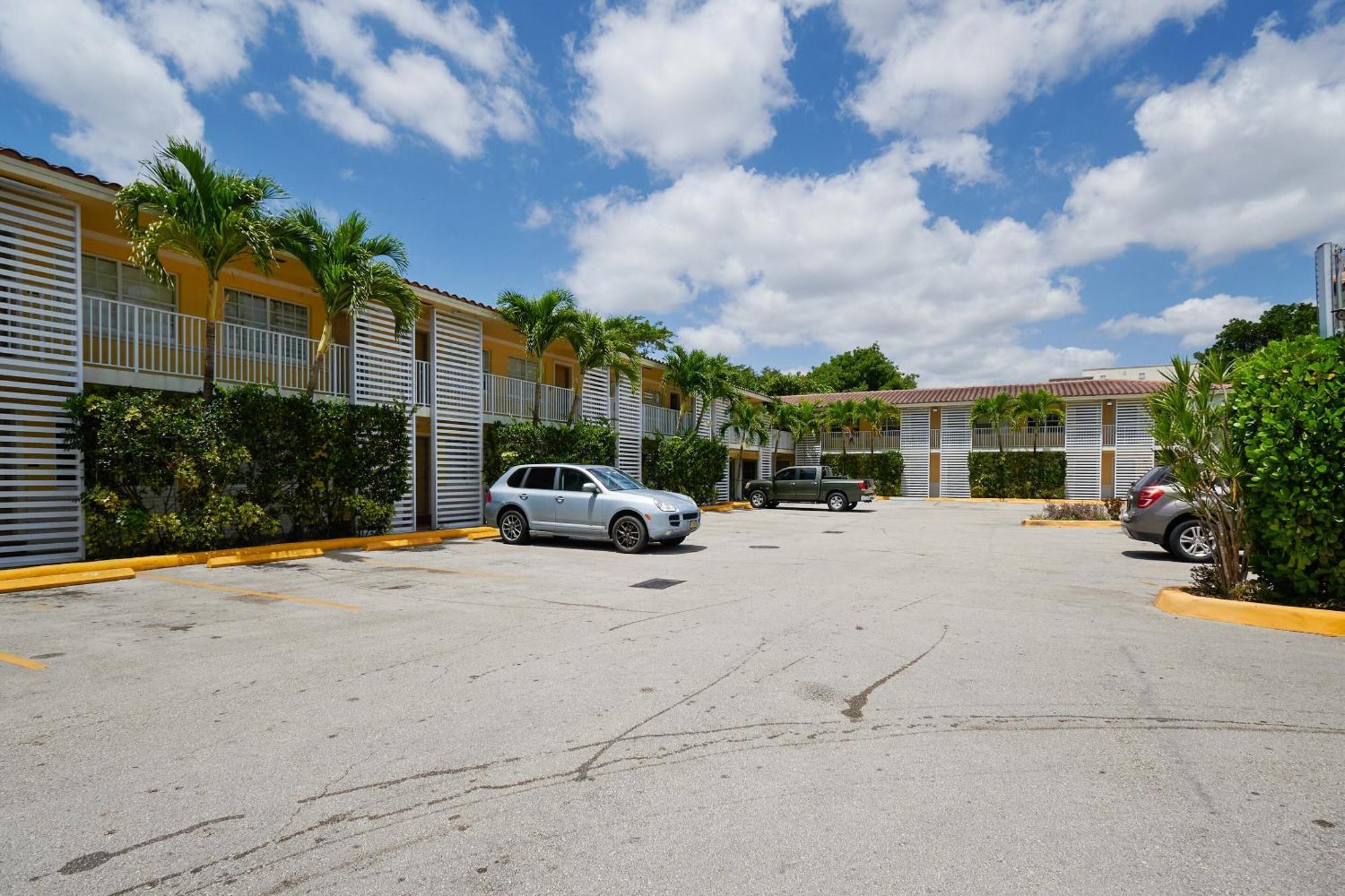 Oyo Hotel Coral Gables - Miami Airport المظهر الخارجي الصورة